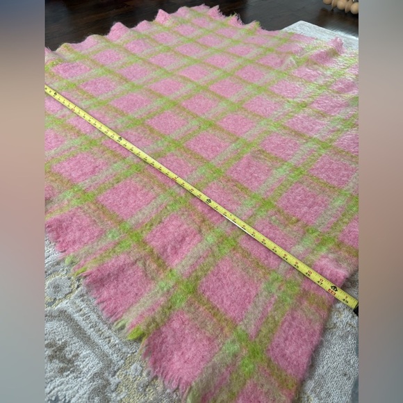 Donegal Design Hand Woven Mohair Throw - Picture 6 of 7